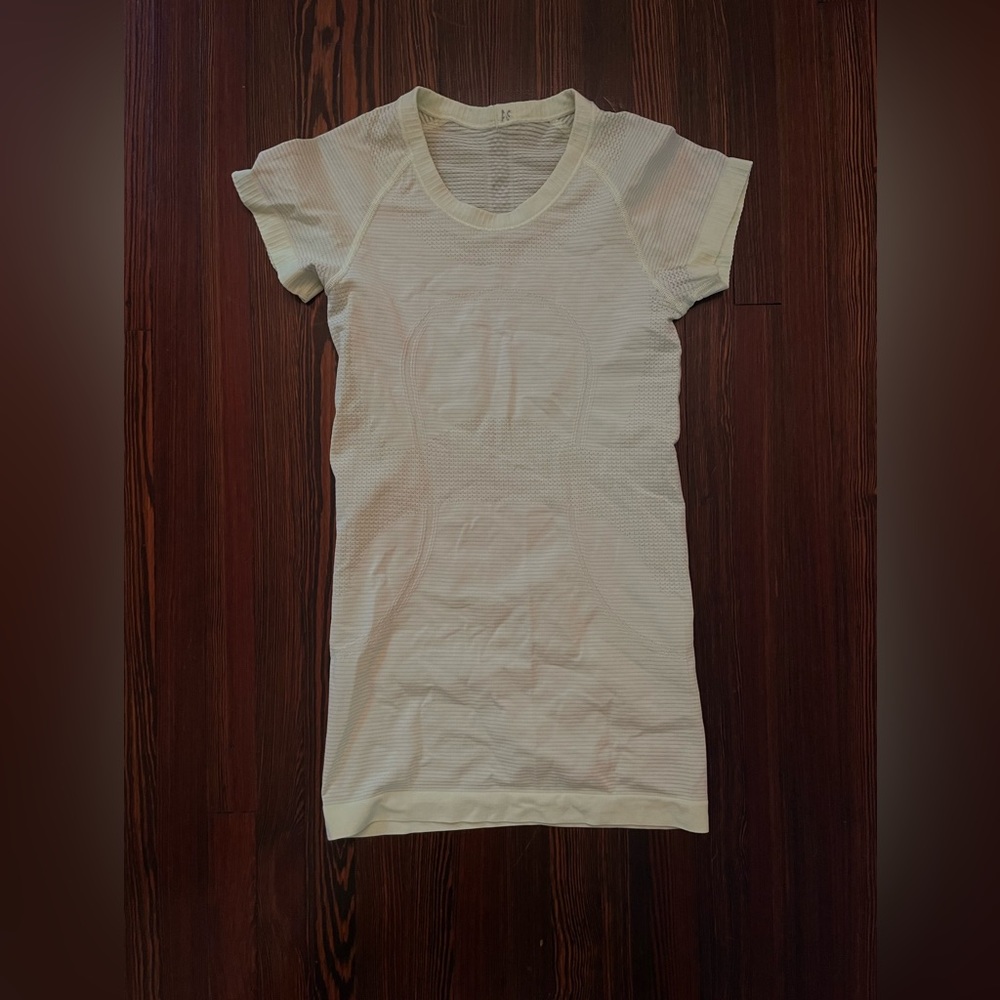 Lululemon swiftly tee size 2 pale neon yellow